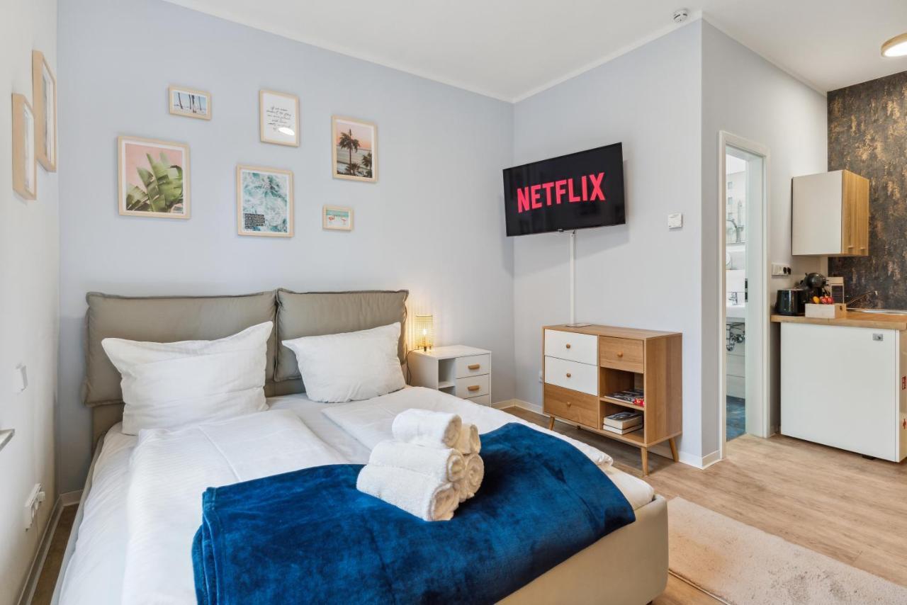 Vorstadtoase - 2 Personen - Eichwalde, Naehe Ber - Queensize-Bett, Netflix, Parken Екстер'єр фото