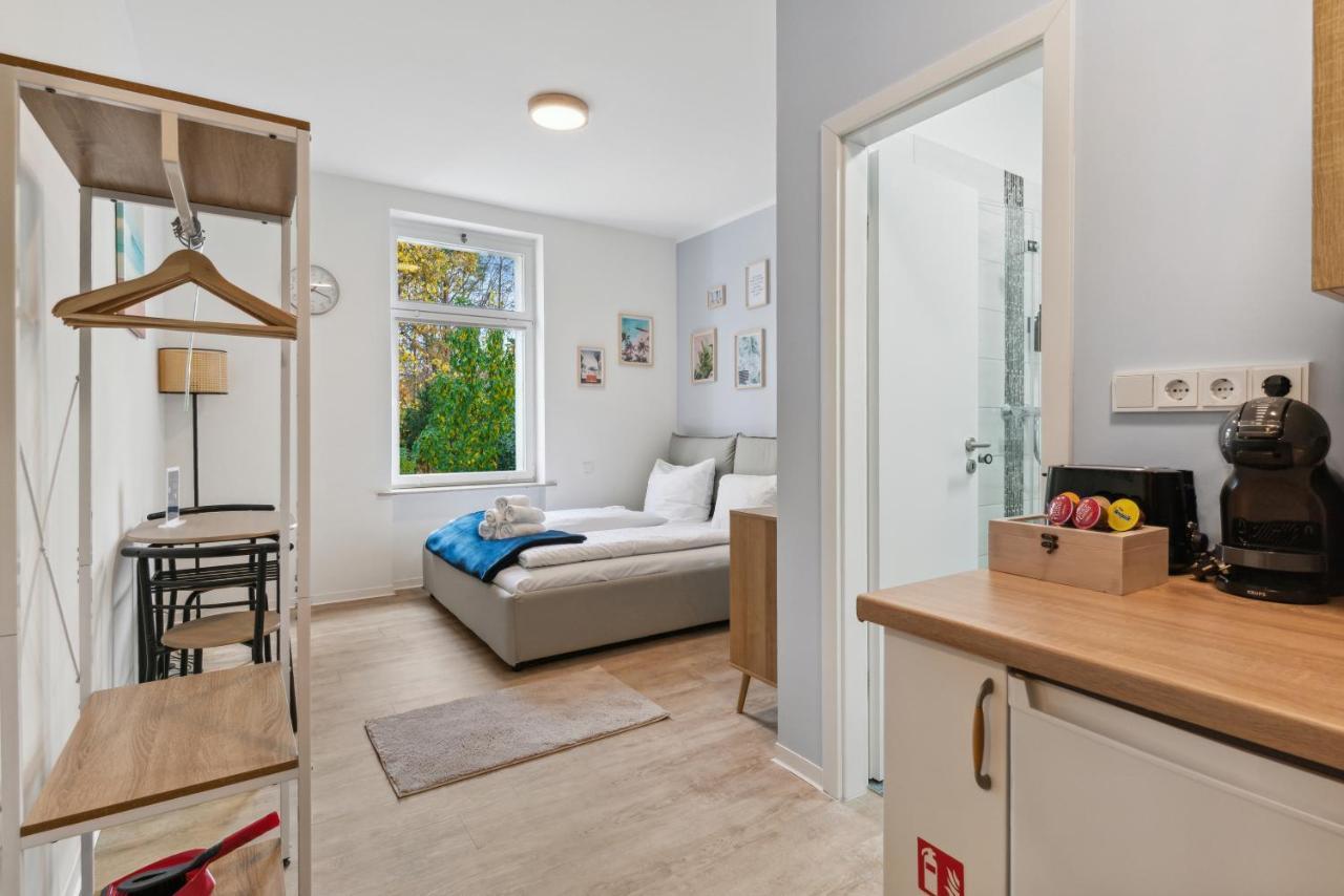 Vorstadtoase - 2 Personen - Eichwalde, Naehe Ber - Queensize-Bett, Netflix, Parken Екстер'єр фото