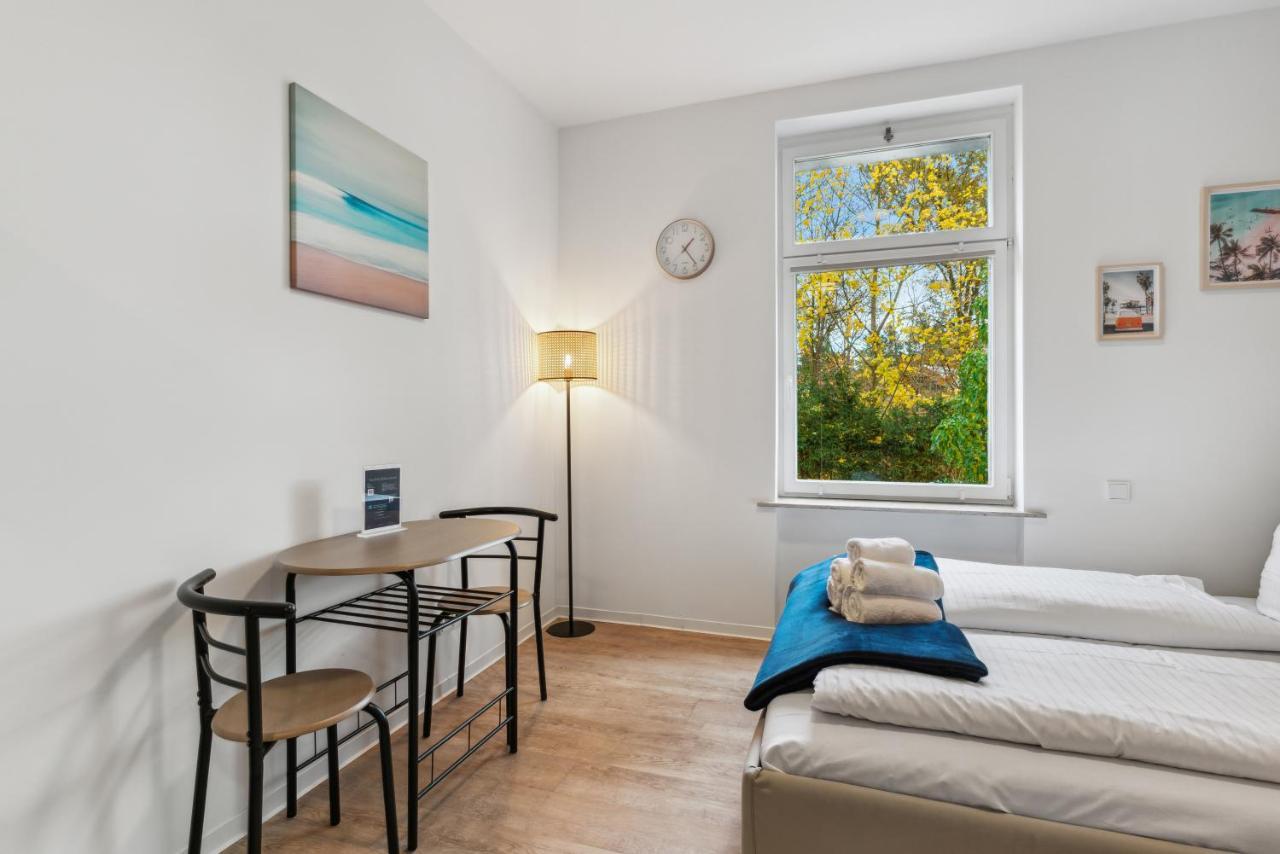Vorstadtoase - 2 Personen - Eichwalde, Naehe Ber - Queensize-Bett, Netflix, Parken Екстер'єр фото